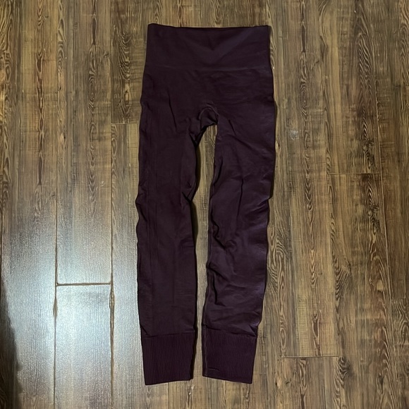 Lululemon Ebb to Street Burgundy Pant - Picture 2 of 3